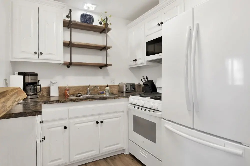 2153-the Cottage 2 Bedroom Home by RedAwning