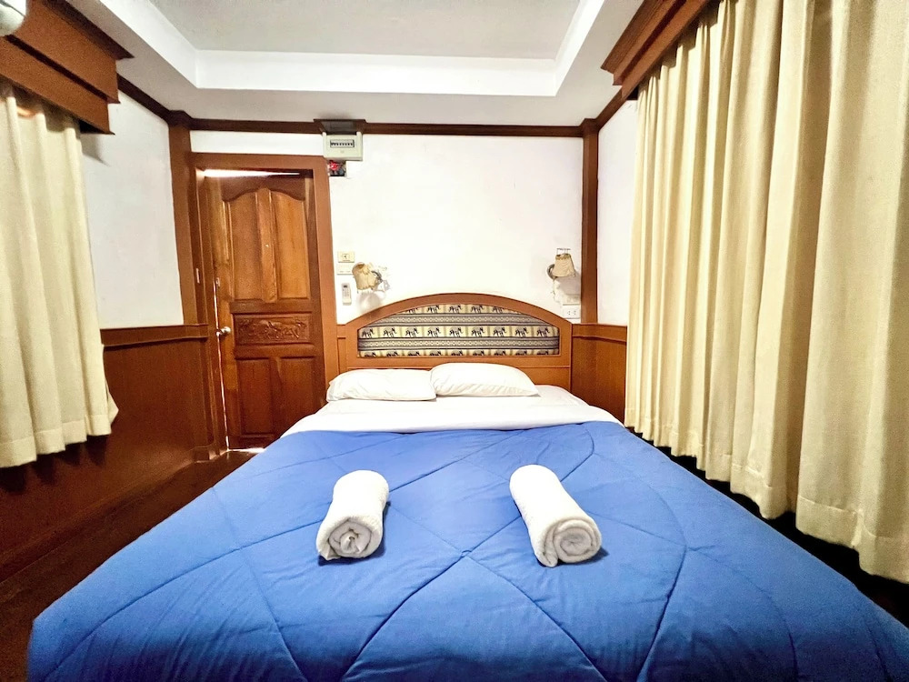 Naya Park View Hotel