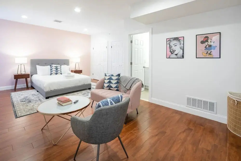 Cherry Suites 3BR Apt w W D Pool Table