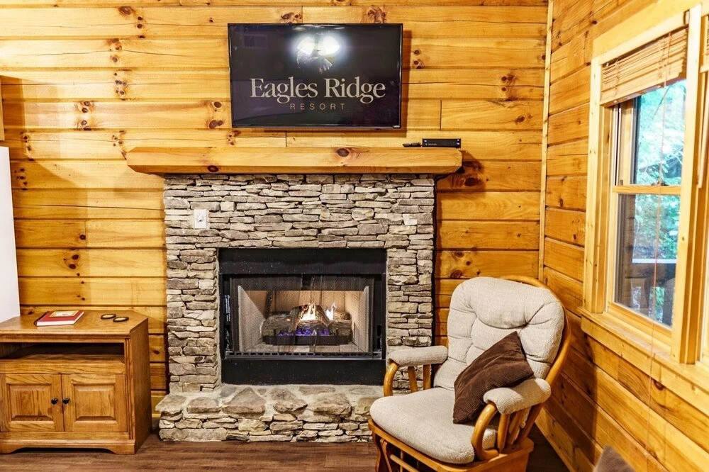 Er97 - Squirrel's Retreat - Close To The Action In Pigeon Forge! 2 Bedroom Cabin by RedAwning