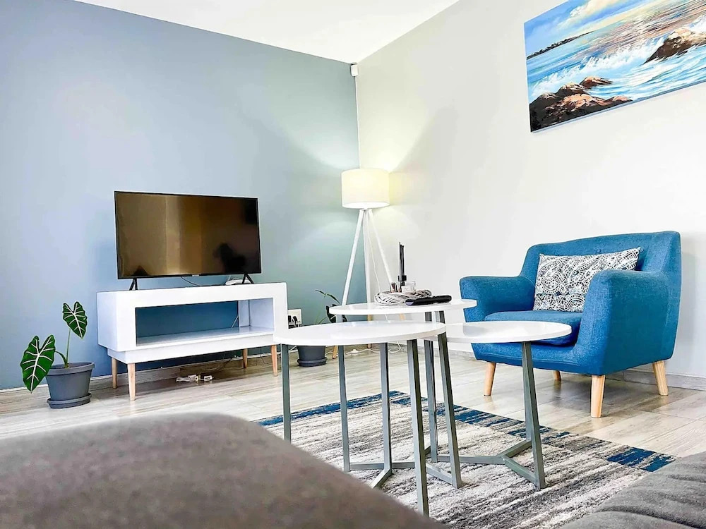 Chic Modern House on Neasden - 2085