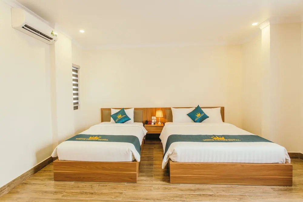 White Crown Hotel