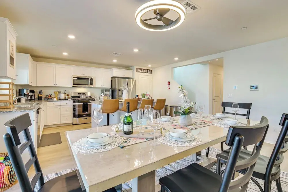 Chic Coachella Home < 3 Mi to Empire Polo Club