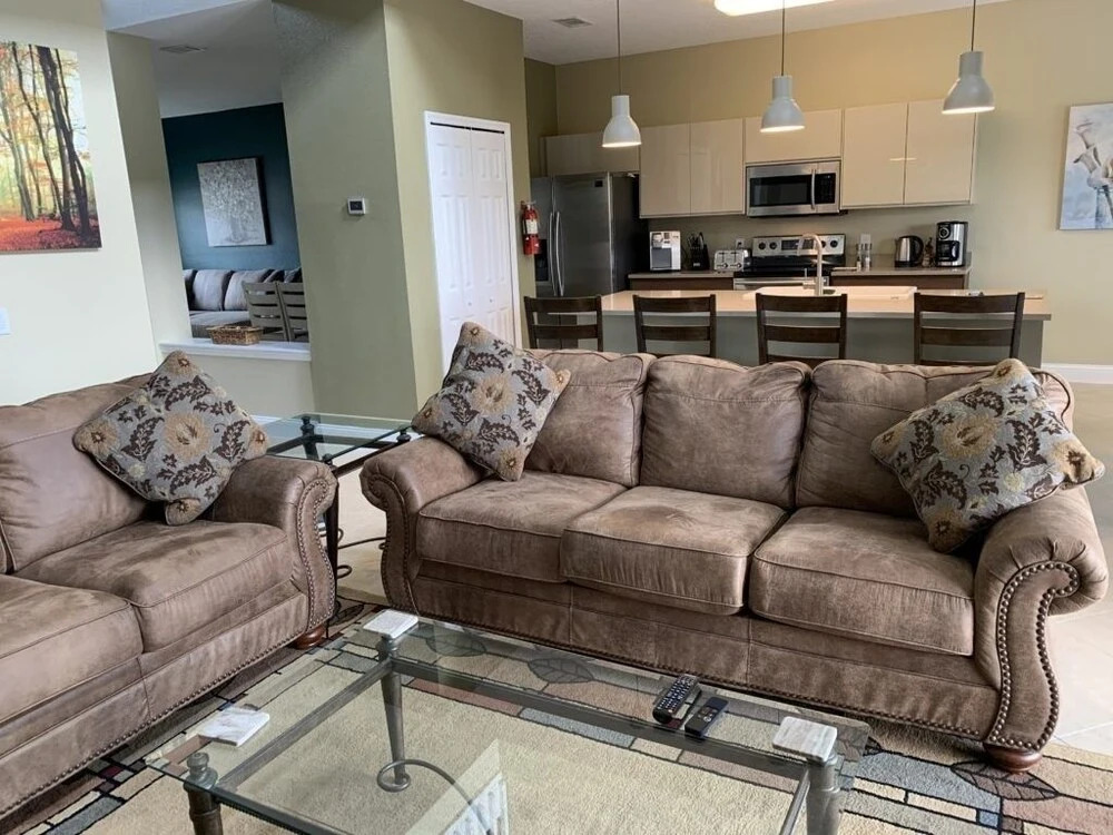 Spacious 5br, 3.5ba W/ 2 Living Areas 5 Bedroom Villa