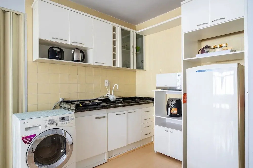 Well Equipped apt in BC Center 300m fr/ sea Ecp055