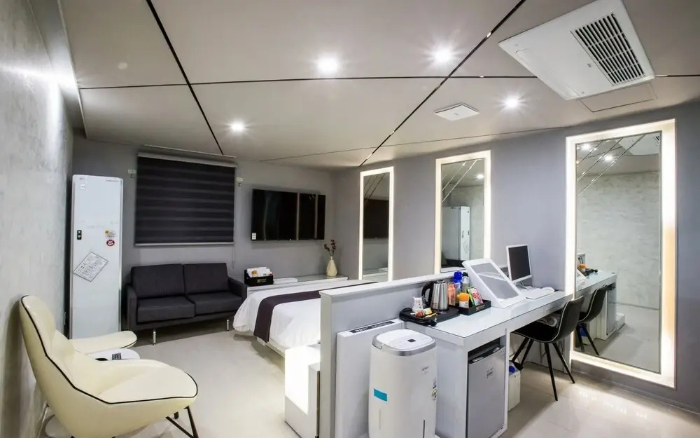 Design Hotel 2ne1 Jukdo Market Pohang(포항 죽도시장 Design Hotel 2ne1)