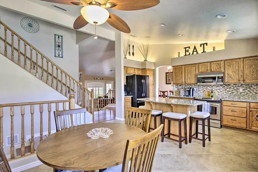 Boat Dock, Game Room! Lakefront Glendale Getaway