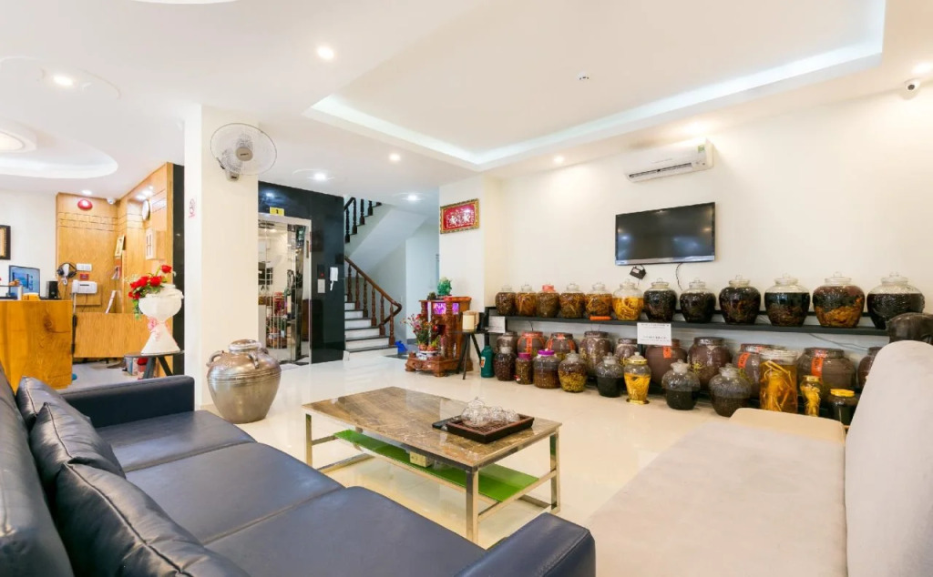 Rose Hotel