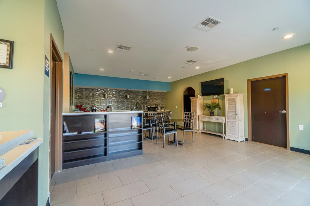 Moulton Inn & Suites By OYO Near Shiner TX
