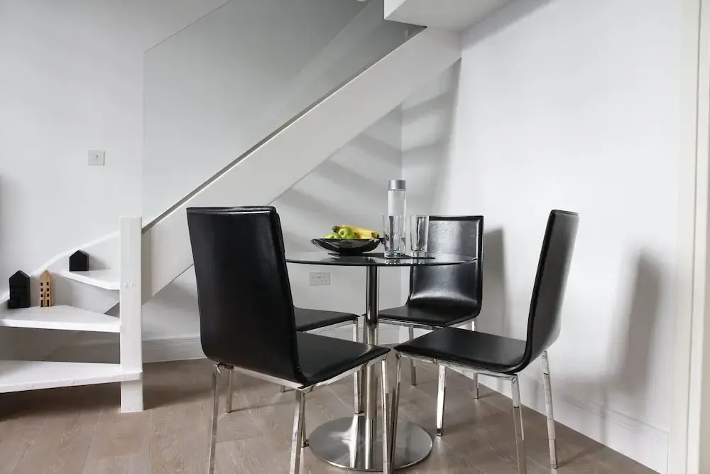 3B Princes Square Luxurious Wonderful Double Bed Apartment
