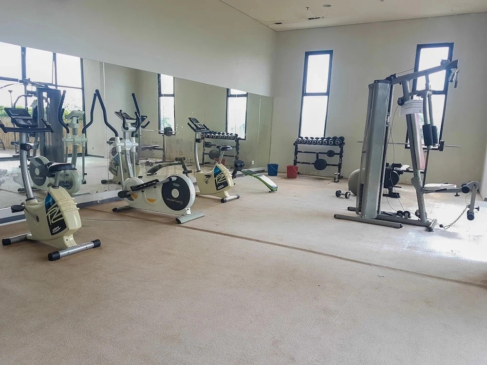 Spacious And Warm Combined Studio Room At Apartment Serpong Greenview