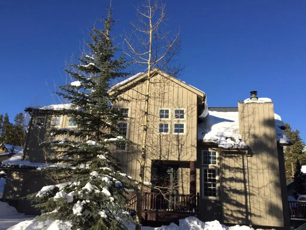White Wolf Mountain Air Townhome: Elegant Retreat