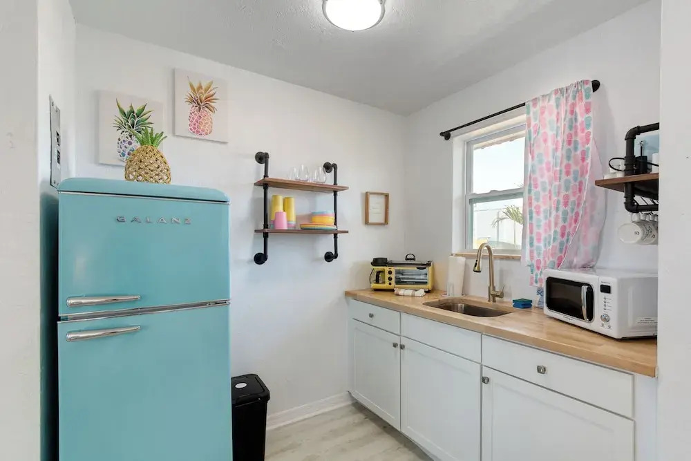 Pineapple Shores Retro Inn