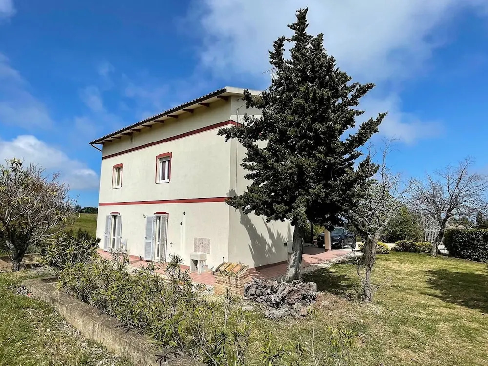 Belvilla by OYO Casa Mana1