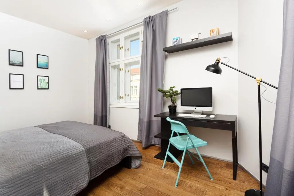 Prague Days - One-bedroom Apartment with Workspace and iMac in Vinohrady
