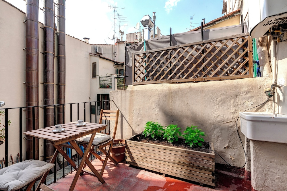 Stufa Apartment by Mamo Florence