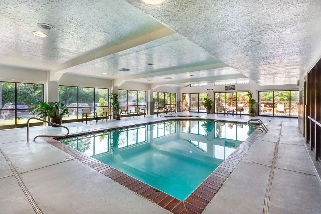 Best Western Plus Cotton Tree Inn
