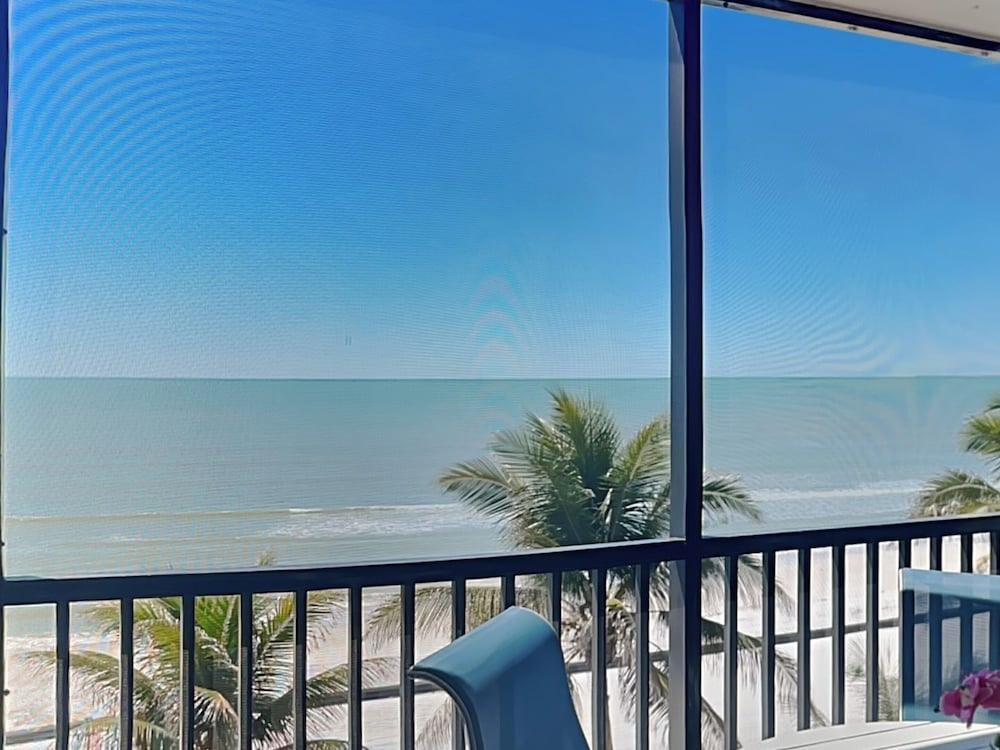 Seaside 4 by Distinctive Beach Rentals