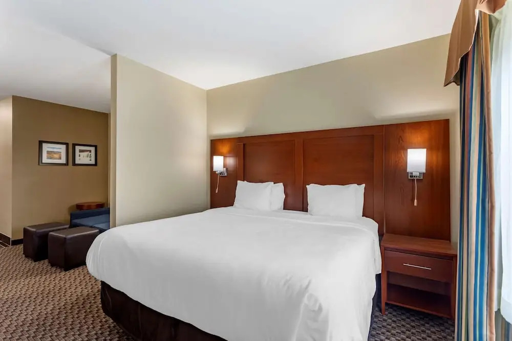 Days Inn & Suites Carbondale