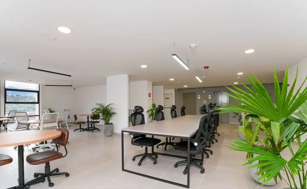 Metropolitan Living - 715b