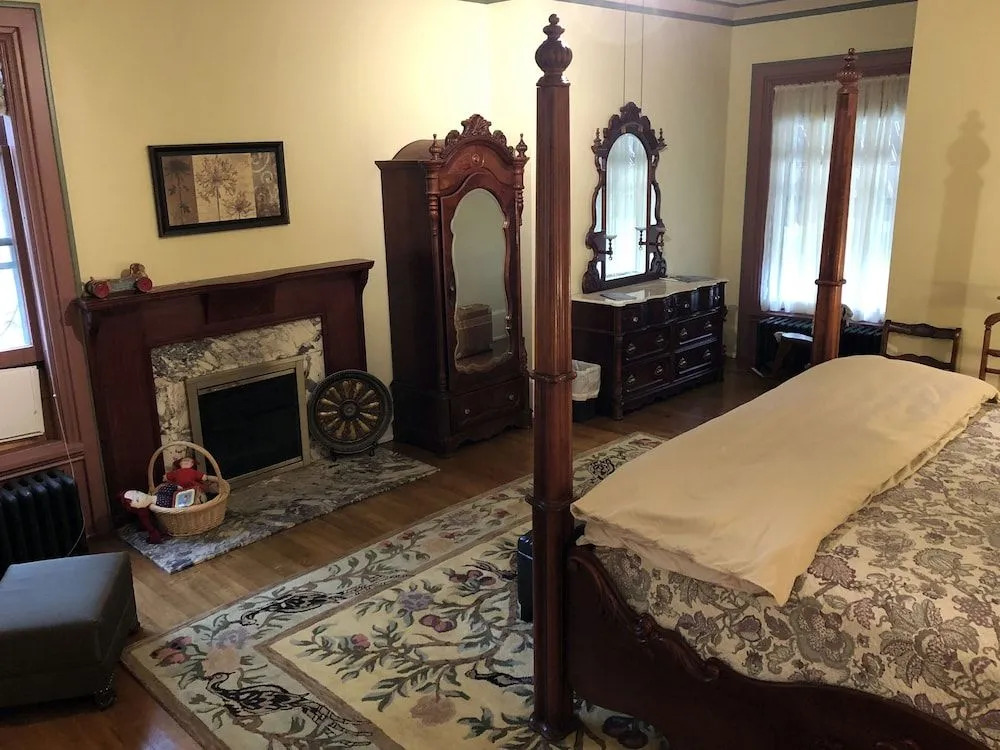 The Parsonage Inn LLC