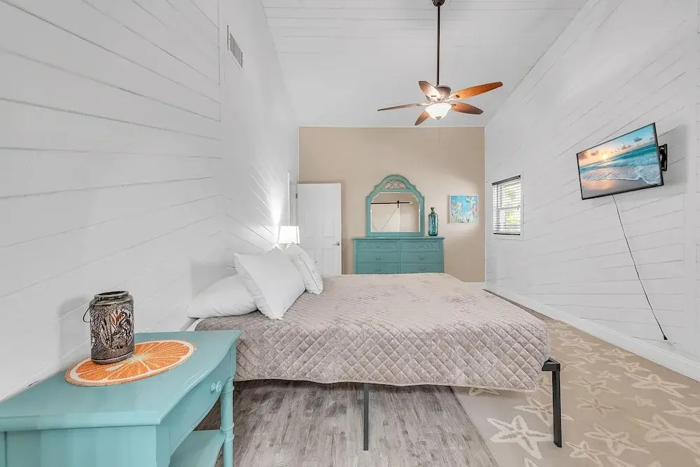 Bates Avenue House
