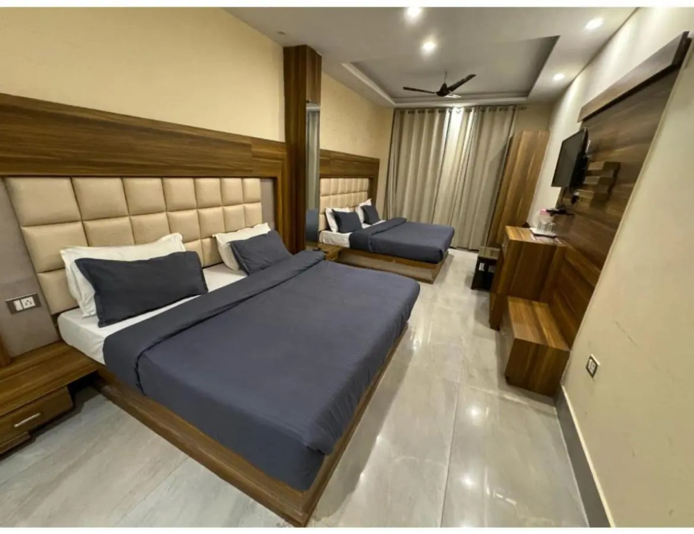 Hotel Green Leaf By T And M Hotels