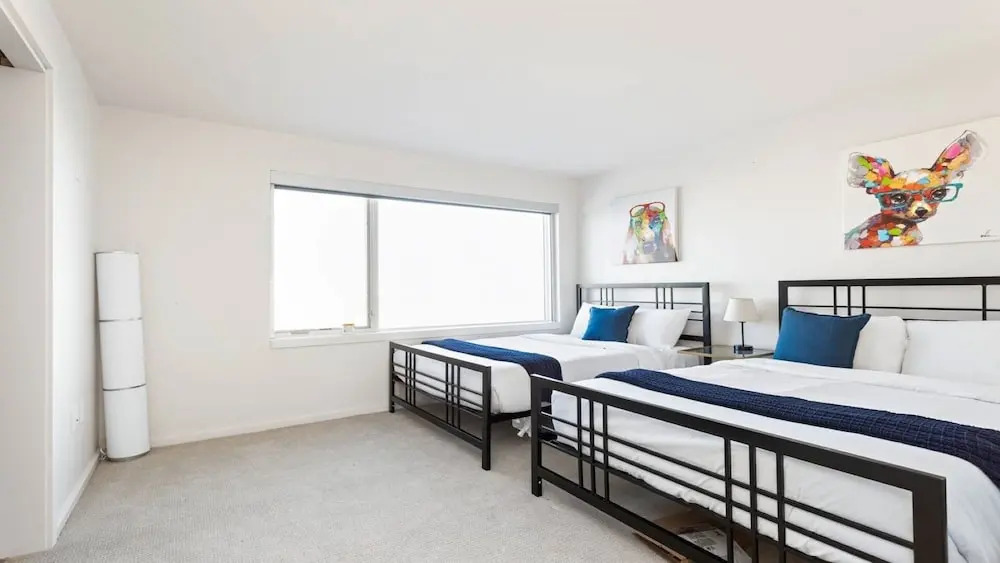 Upscale 3BR Penthouse by CozySuites