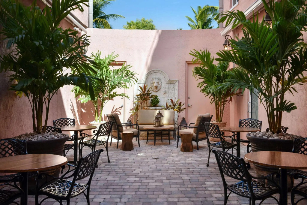 Casa Victoria Orchid Hotel