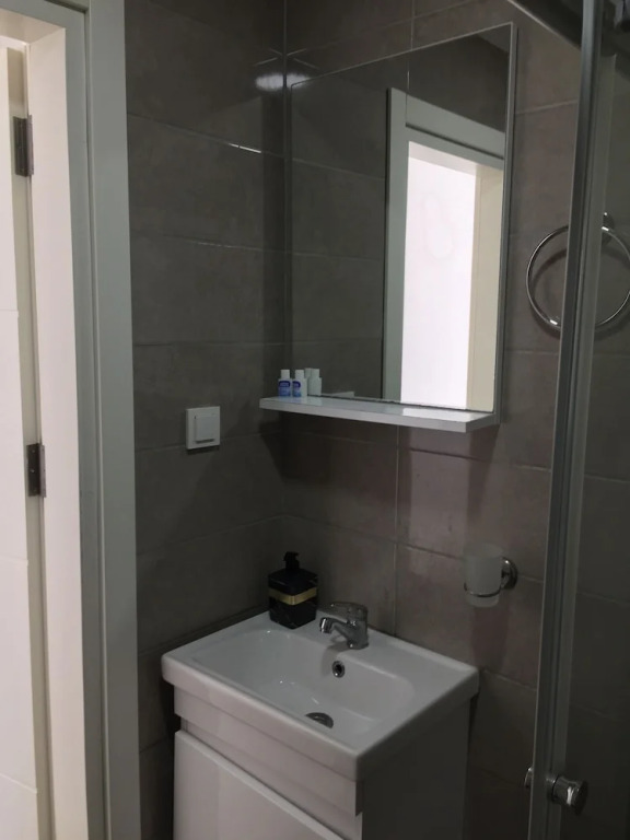 R HOUSE HOTEL