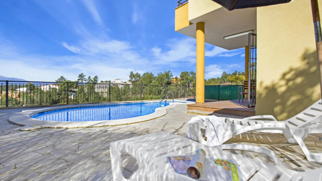 Camelia in Vidreres with 4 bedrooms and 2 bathrooms