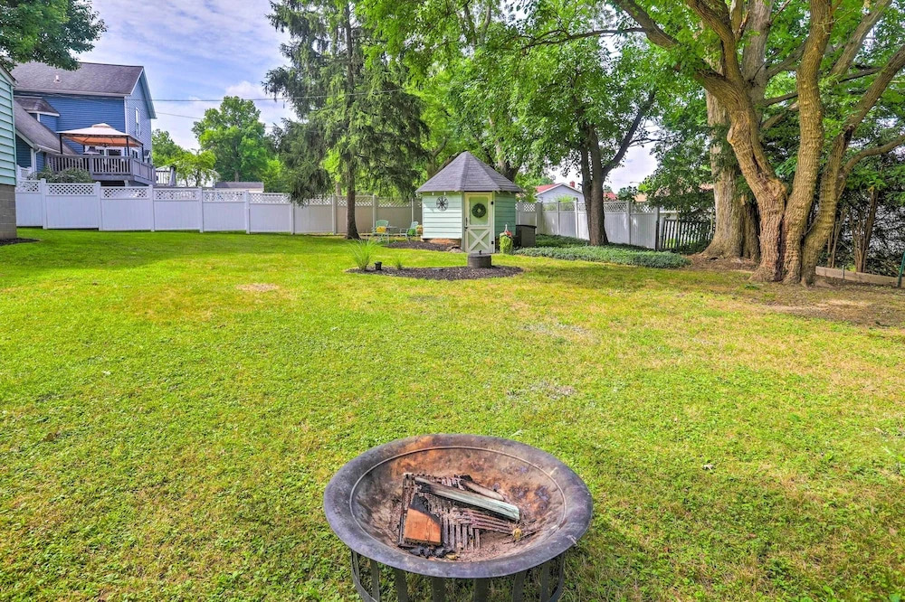 Bright Parma Home w/ Outdoor Space < 10 Mi to Dtwn