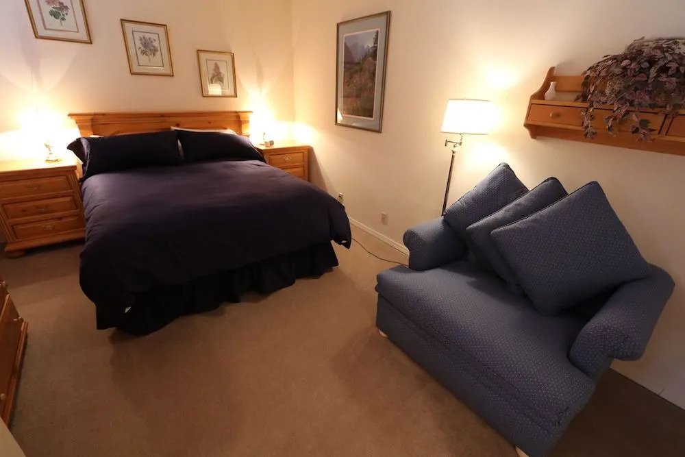 Silver Bear 18 Walk to Canyon Lodge, Cozy, Underground Parking by RedAwning