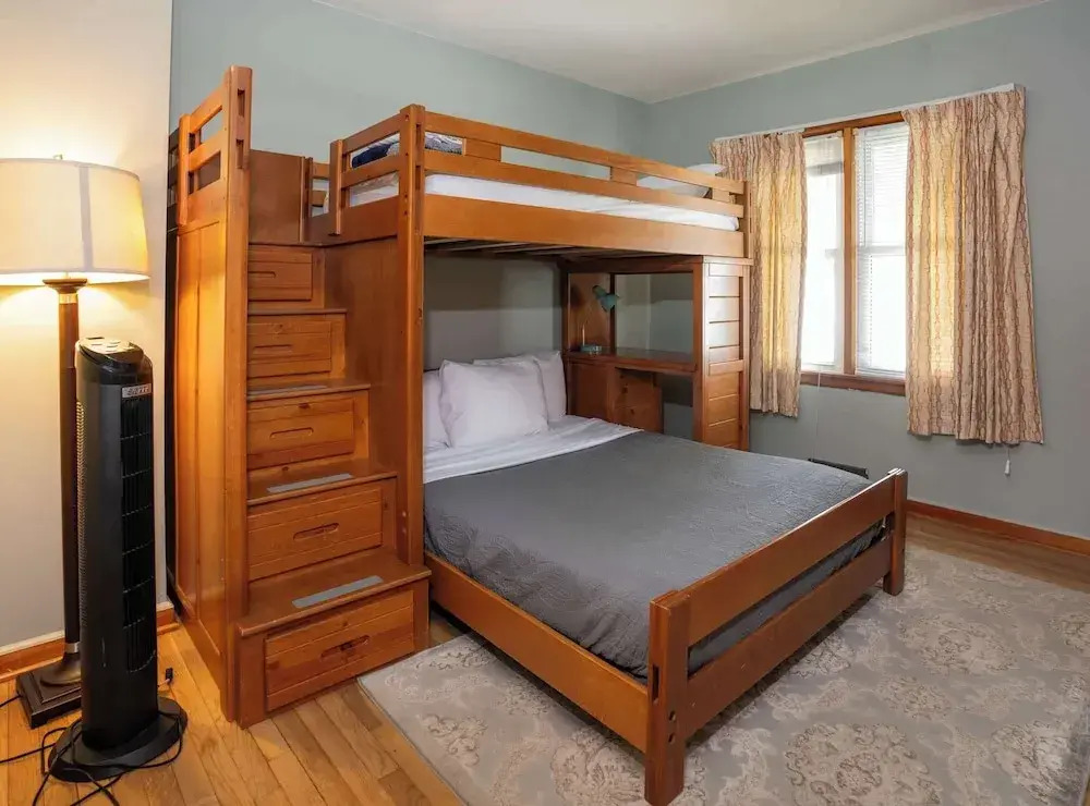 Cozy Corner House Stay for 7