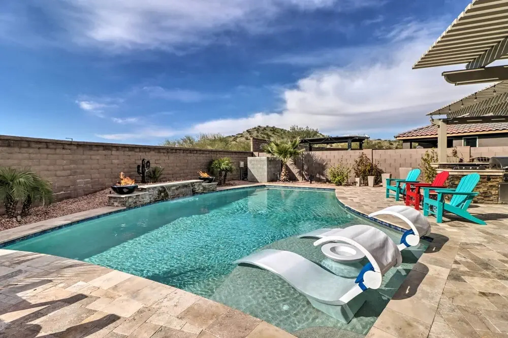 Heated Pool + Putting Green: Goodyear Retreat
