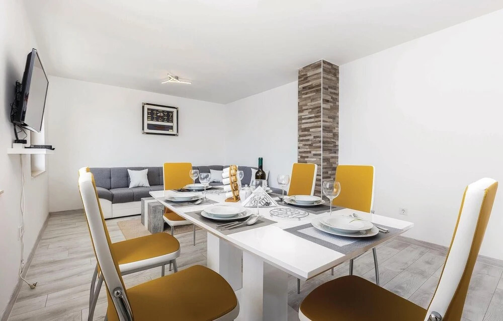 Beautiful Home in Smokvica With Wifi and 6 Bedrooms