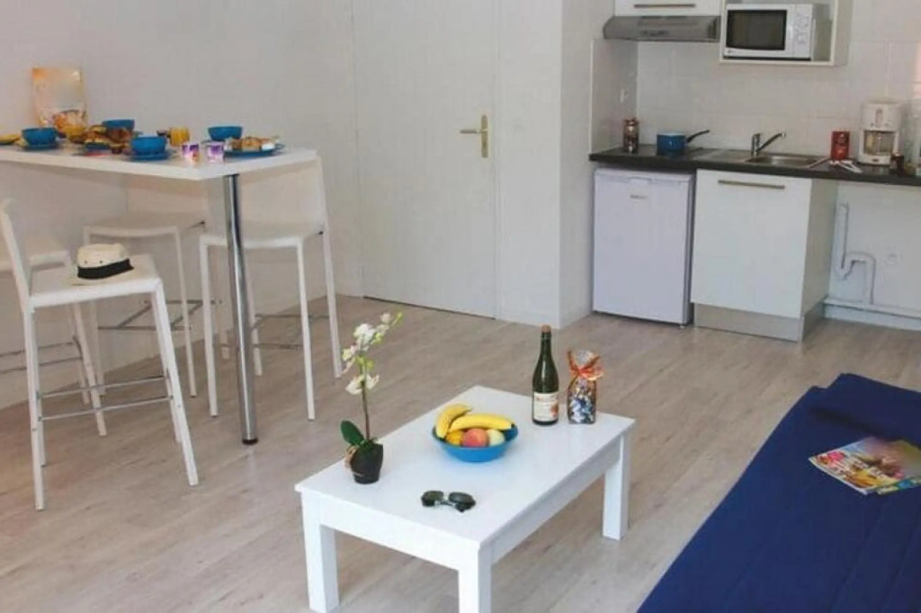Coastal Stay With Pool in Grandcamp