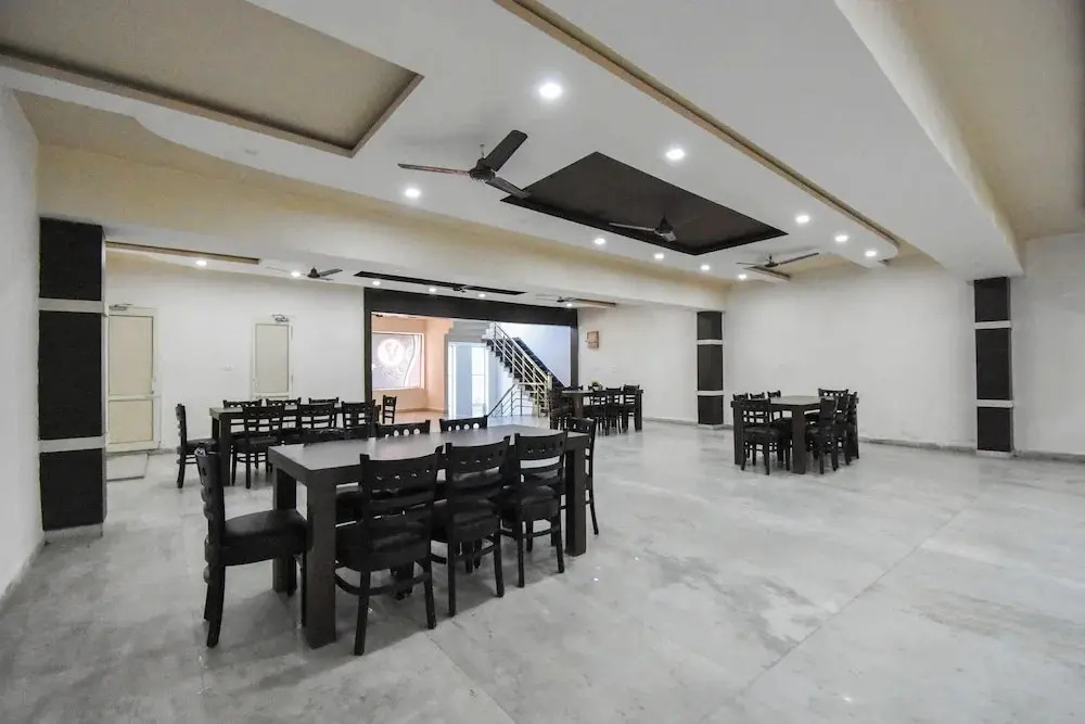 Hotel V Seven by OYO Rooms