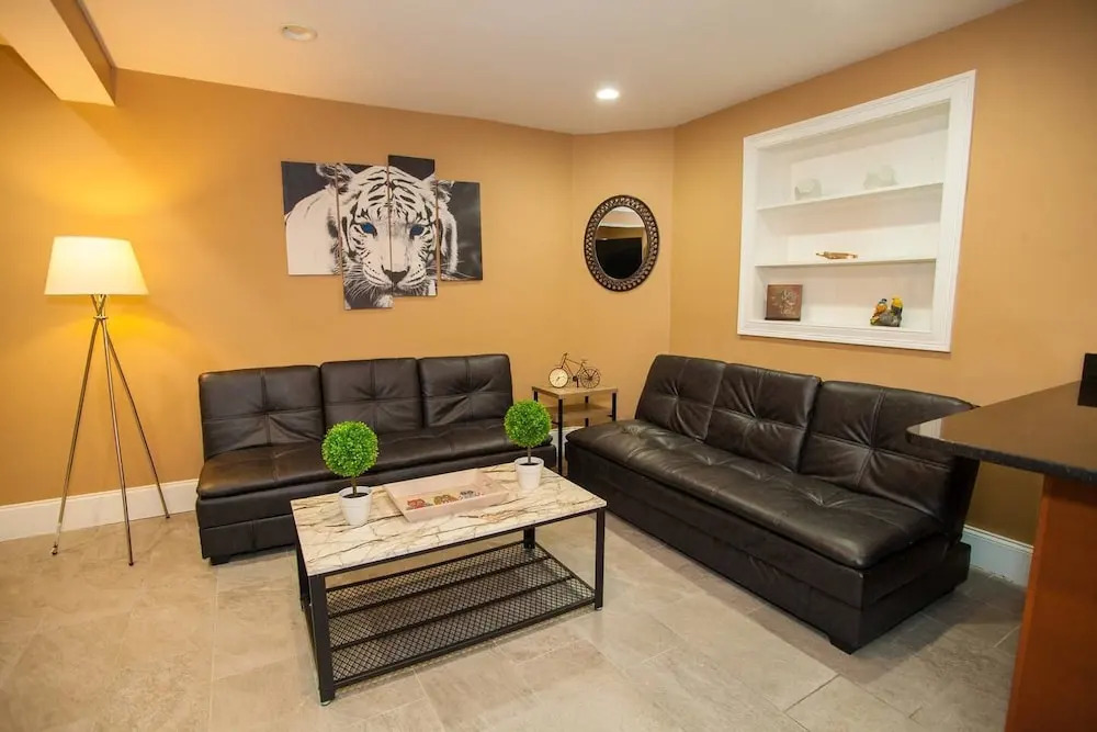 Lux Condo Near Boston - 3 King Beds 2 Bath-parking