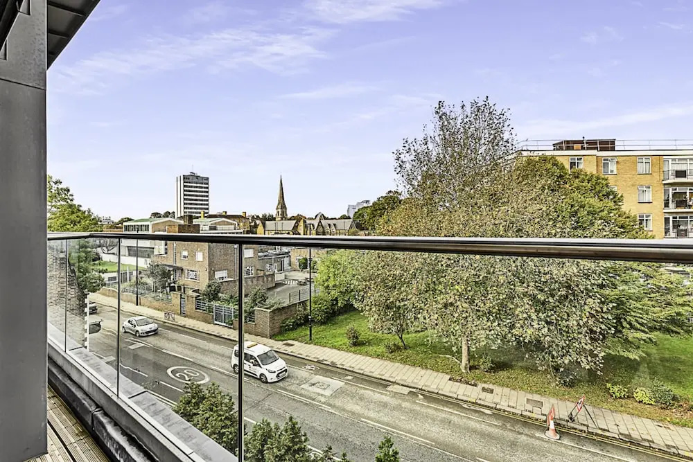 Beautiful Abode In Brentford