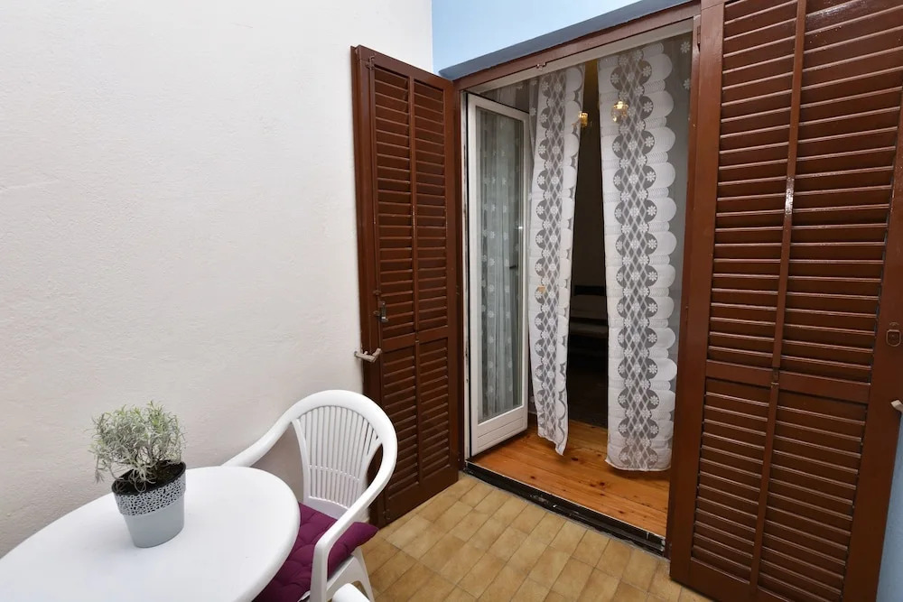 Apartments and Rooms Jakov