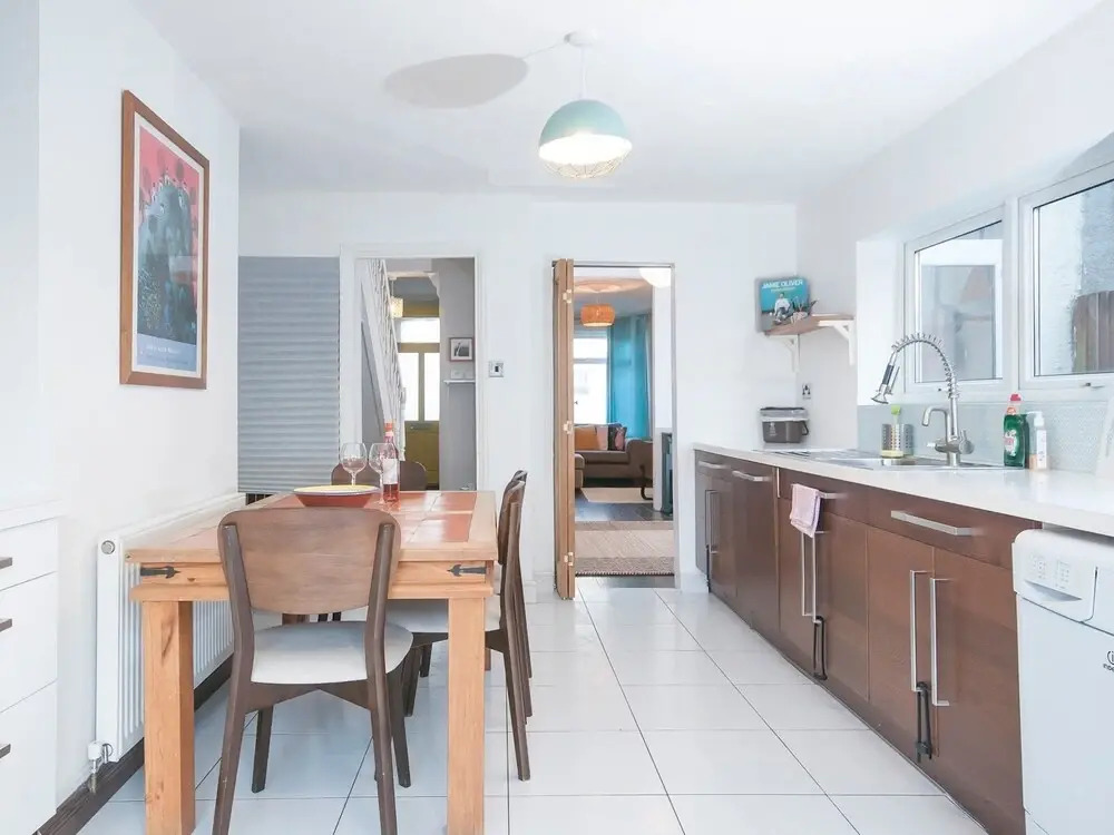 Spacious Victorian Canton Home, Sleeps 8 W/parking