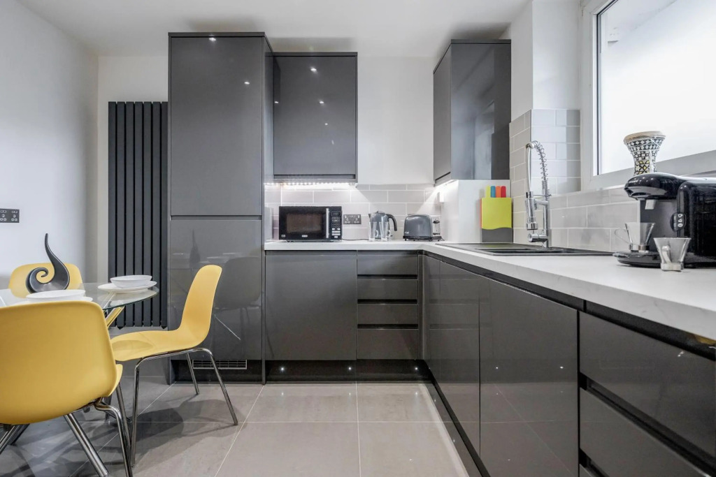 3 Bedroom Apartment in Stratford City