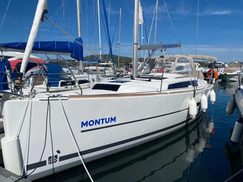 TROIA - Veleiro em marina