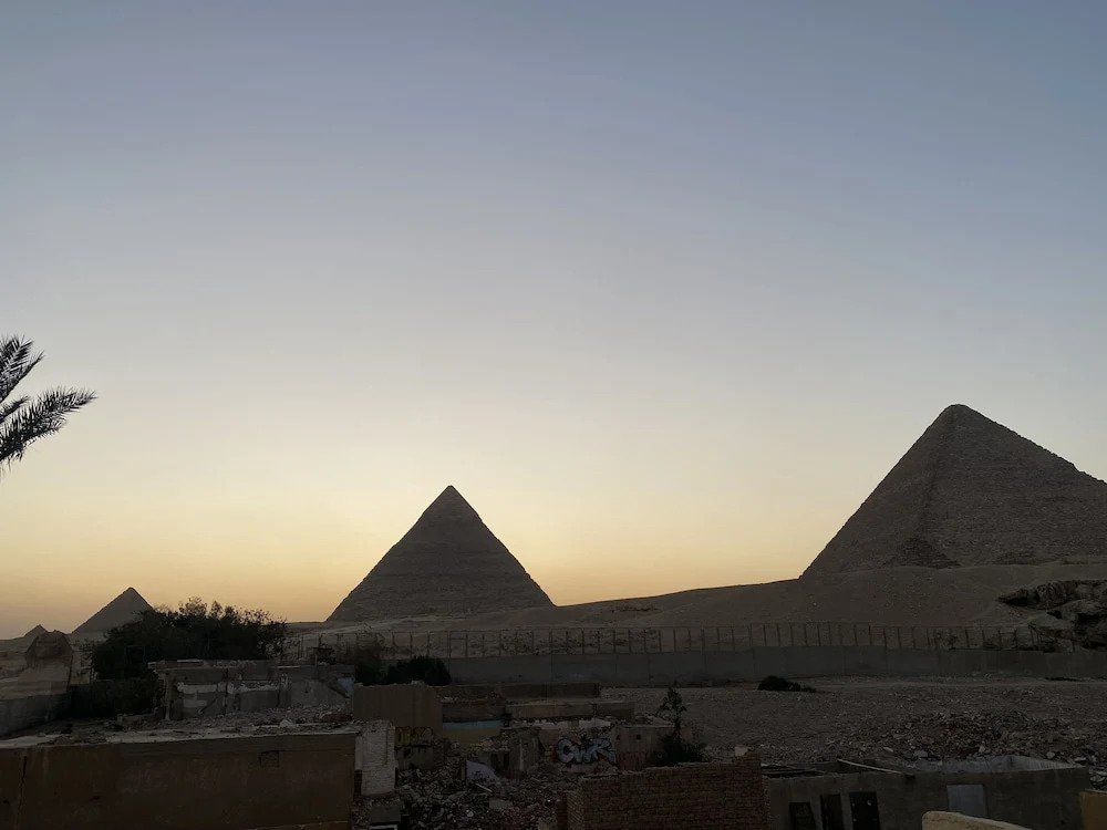 Pyramids lounge