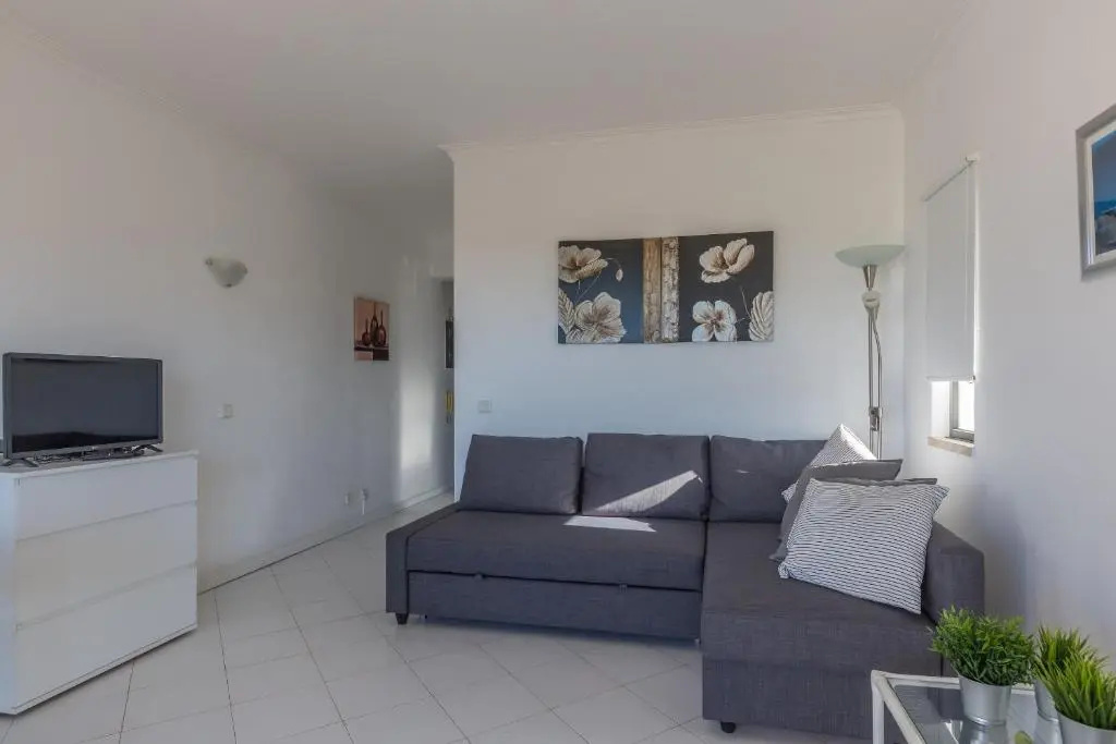 Modern Top Floor Apartment 60m2 - Balcony with Pool & Sea View - Vilamoura