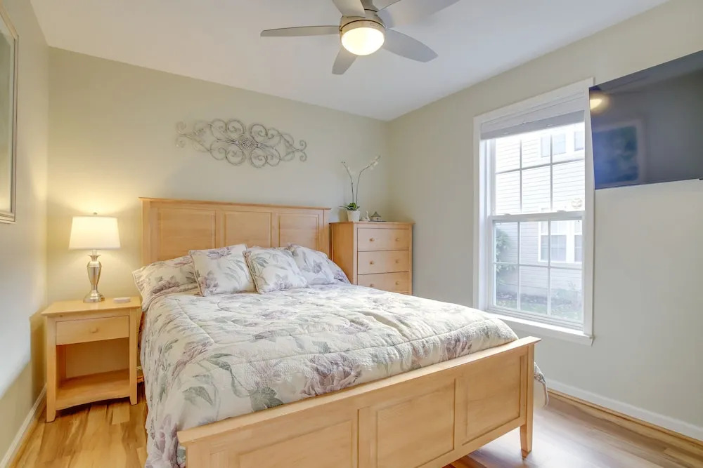 3 Mi to Bethany Beach: Gem w/ Deck & Pool Access