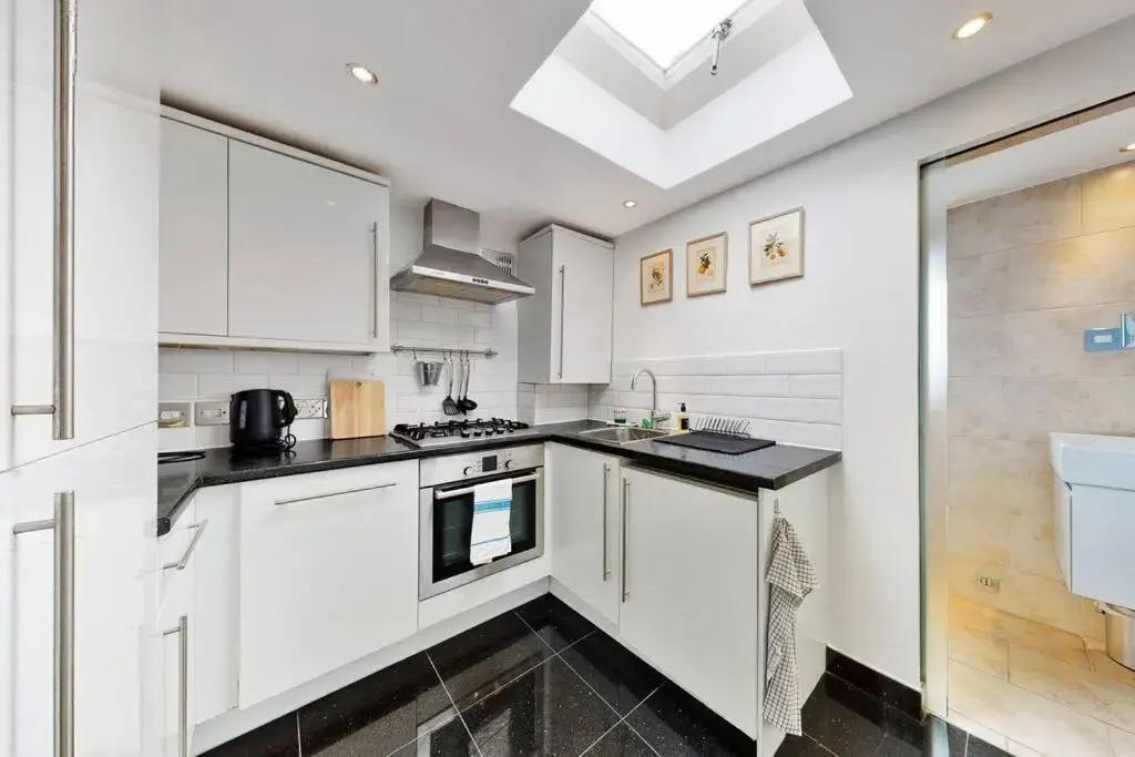Spacious 2bed flat 7min walk from the tube station