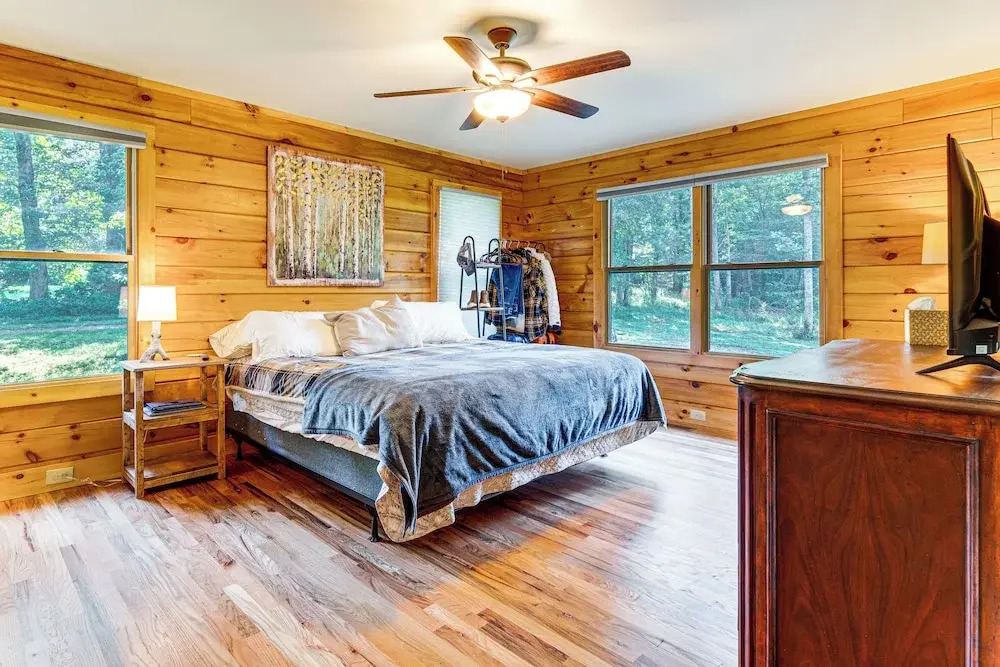 Secluded, Private! Forested Hendersonville Retreat