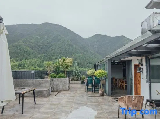 Bushe Banjuan Hostel
